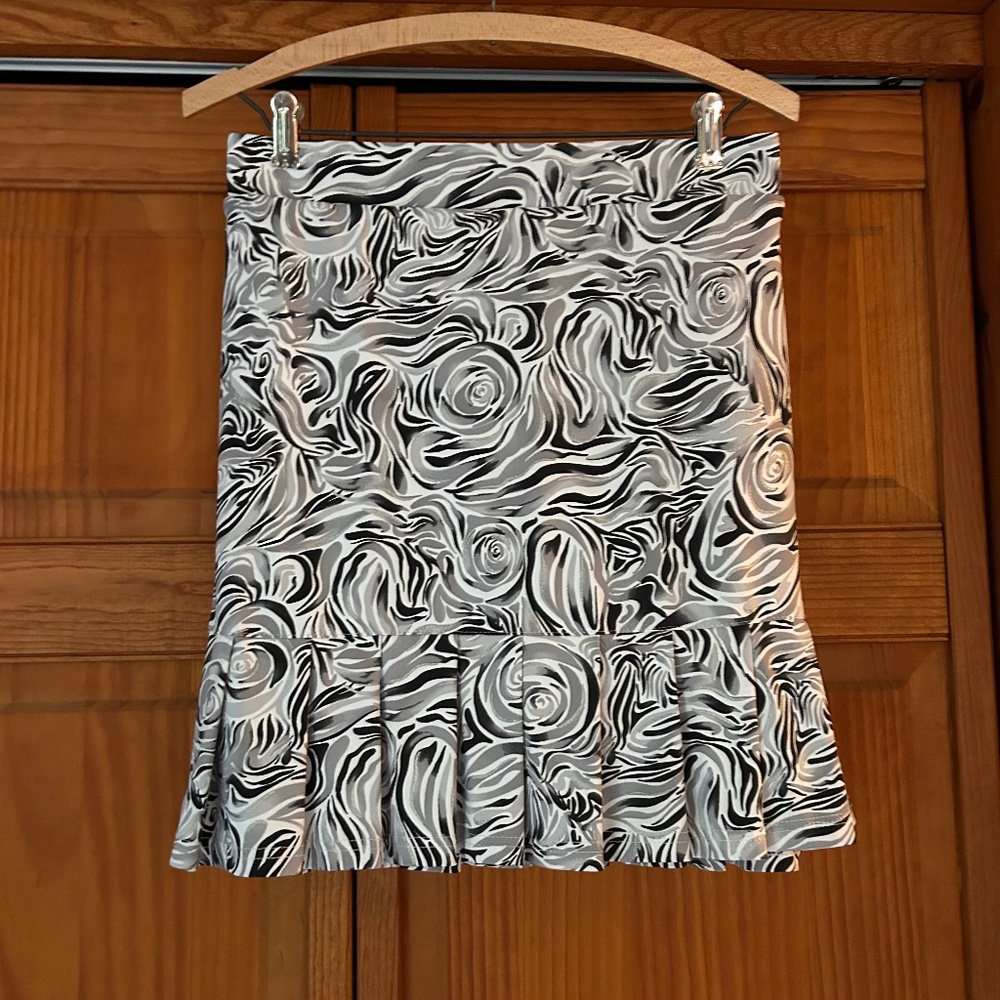 Lulu B size XL(16) pleated skort